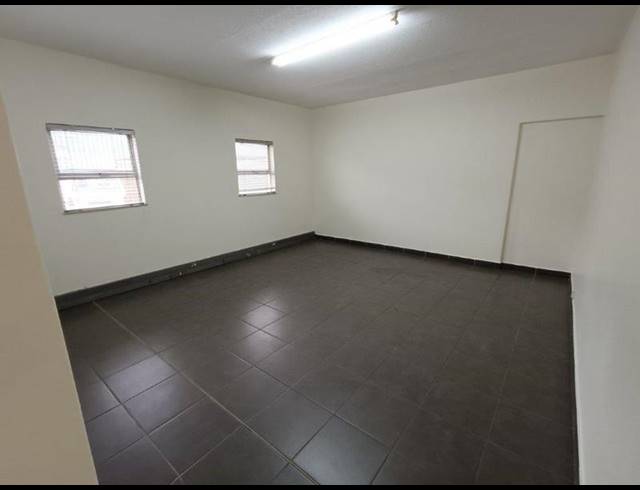 INDUSTRIAL PROPERTY TO RENT IN CHAMDOR